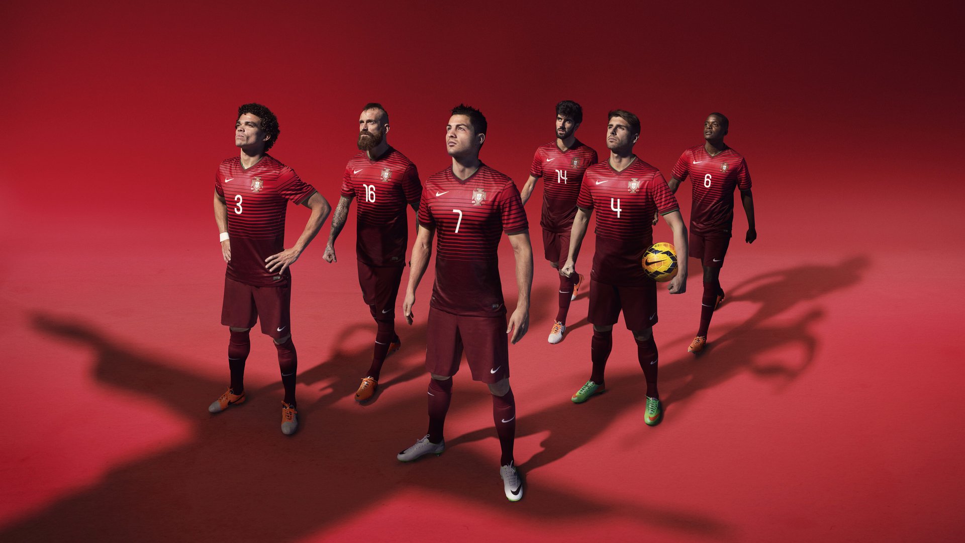 职业球队教练组扩编设立专项训练岗位细化任务分工，球队教练的另类工作